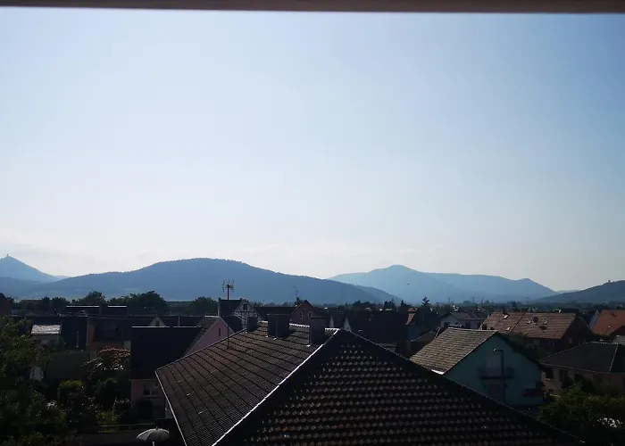 Cocon Sous Les Toits - Vue Sur Les Chateaux Et Le Vignoble - Proche Centre Ville - Parking Gratuit