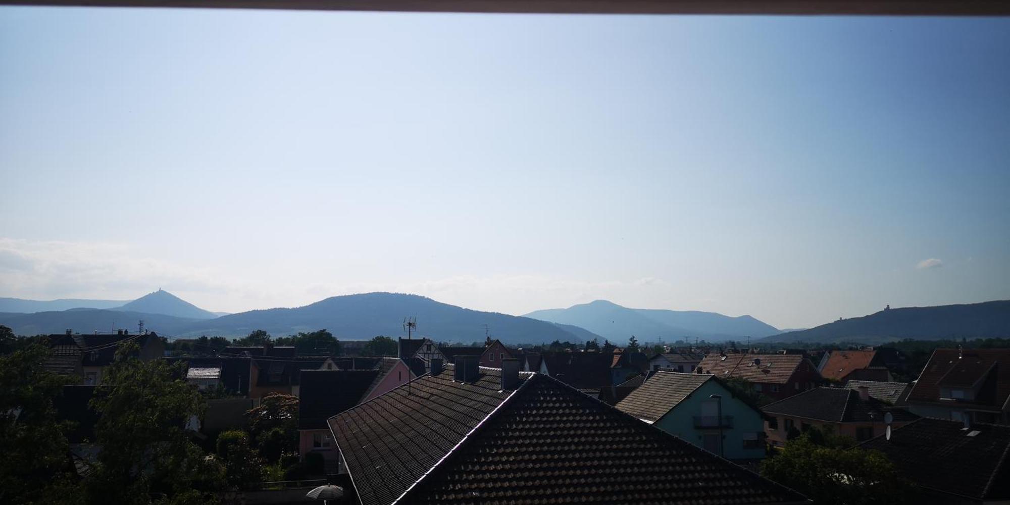 Cocon Sous Les Toits - Vue Sur Les Chateaux Et Le Vignoble - Proche Centre - Parking Gratuit
